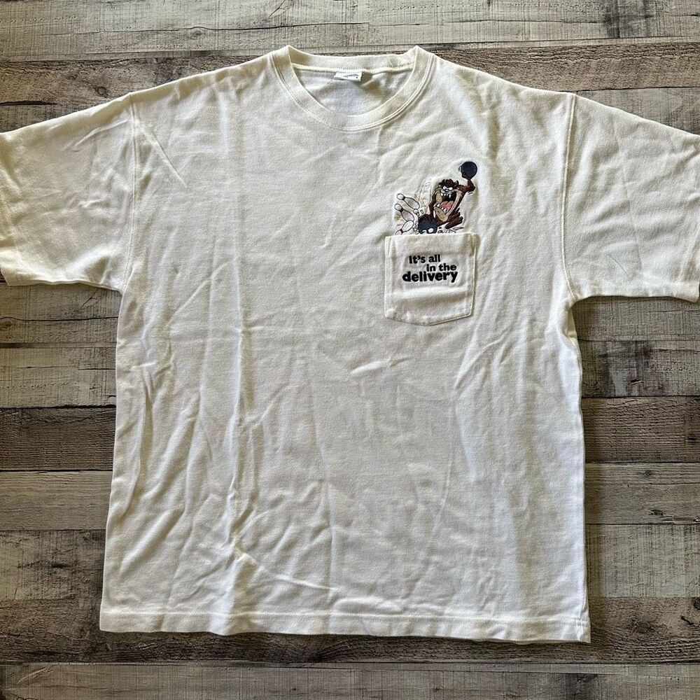 Vintage 90’s Looney Tunes Tasmanian Devil Taz Bowling Embroidered Tshirt | L
